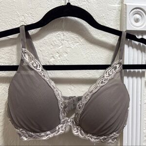Elegant Lace Trimmed Gray Bra